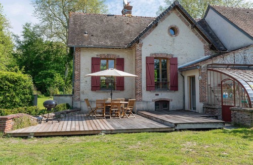 Larchant Bed & Breakfast | Marsh Court House in Larchant