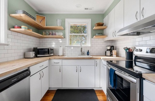Charleston Cottage | Marsh Front and only 5 mins to Downtown Charleston
