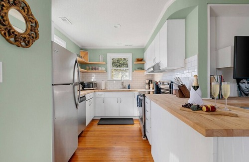 Charleston Cottage | Marsh Front and only 5 mins to Downtown Charleston