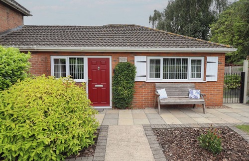 Skegness Cottage | MARSH VIEW COTTAGE, pet friendly in Wainfleet All Saints