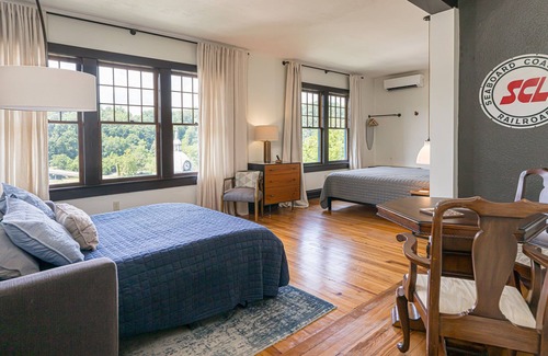 Marshall Cabin | Marshall House Inn Grandview Suite, Walk Downtown