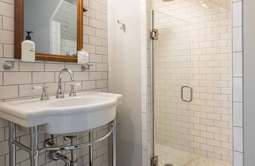 Marshall Cabin | Marshall House Inn Grandview Suite, Walk Downtown