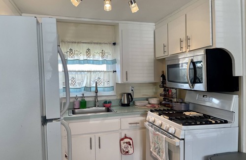 Ocean Bluff-Brant Rock Cottage | Marshfield 2-bedroom cottage walking distance to Sunrise beach