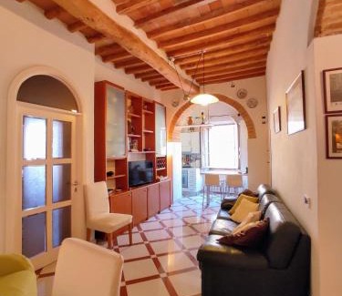 San Gimignano City Centre Apartment | Marta House