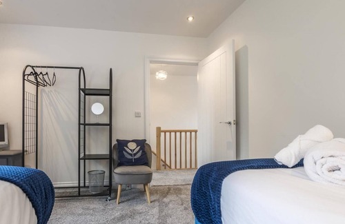 Pembroke Dock House | Martello View - 3 Bedroom Holiday Home - Llanreath