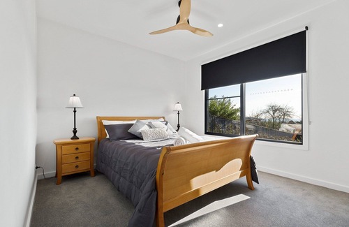 Dromana House | Martha’s View , amazing bay and city views, super modern , large and luxurious