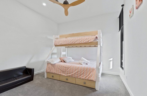 Dromana House | Martha’s View , amazing bay and city views, super modern , large and luxurious