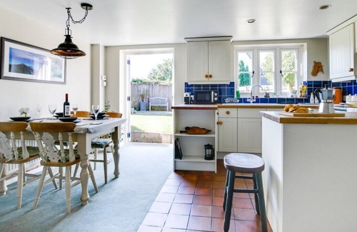 Holworth House | Martie Cottage - Three Bedroom House, Sleeps 5