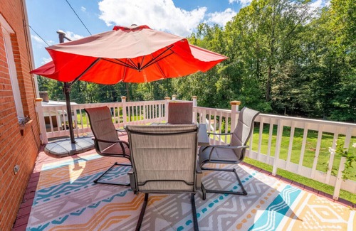 Martinsville Apartment | Martinsville Gem | Fireplace, Pets, Near the Park