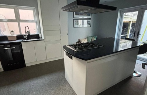 Belfast Apartment | Marvelous 1Bed in Belfast. Work play or leisure Belfast Base will be a pleasure!
