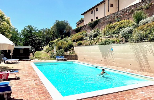 Lari House | marvelous 3 bed house in charming Cevoli with A/C