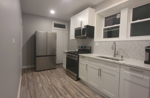 South Shore Apartment | Marvelous 3-bedroom apartment with WiFi, AC 18 minutes from downtown Chicago