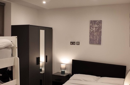 Nine Elms Apartment | Marvelous 3-bedroom apartment in London WRC