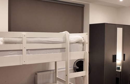 Nine Elms Apartment | Marvelous 3-bedroom apartment in London WRC