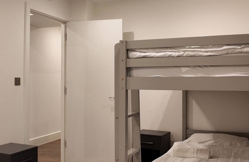 Nine Elms Apartment | Marvelous 3-bedroom apartment in London WRC