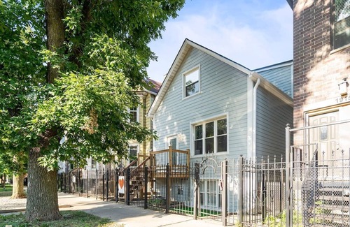 Logan Square House | Marvelous 5-bedroom house with AC in Chicago,very spacious and close to downtown
