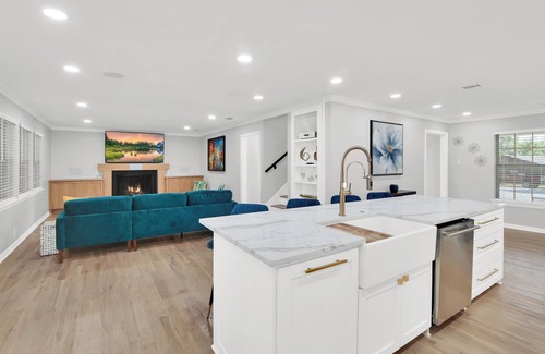 Sherman House | Marvelous 7-bedroom house with AC in charming Sherman