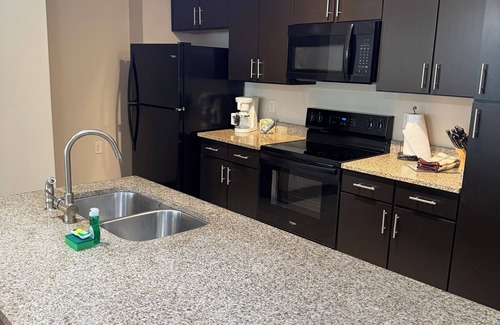 Mason Apartment | Marvelous Mason location - fully furnished 2 bed 2 bath w/elevators