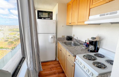 Waikiki Condo | Marvelous Mountain View Studio Condo by RedAwning