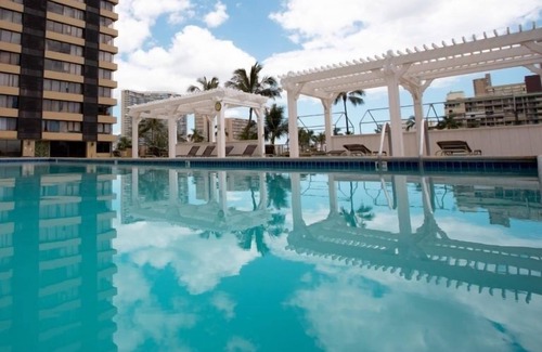 Waikiki Condo | Marvelous Mountain View Studio Condo by RedAwning