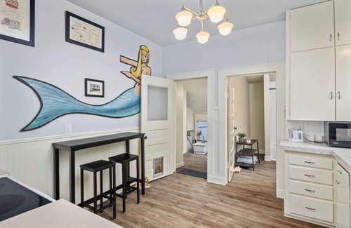 Newberg House | Marvelous Single Level Home in Central Newberg, Fire-Table, Covered Patio, Seven Blocks to Downtown