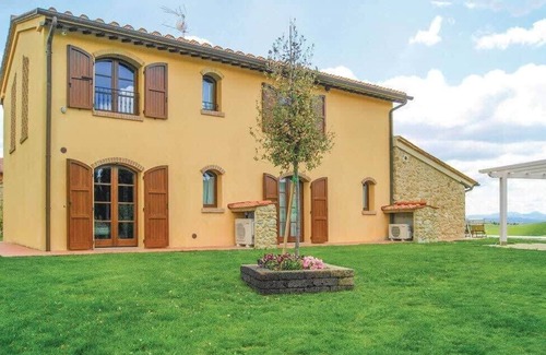 Lajatico Villa | Marvelous Villa Set on the Green Tuscan Hills