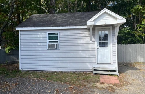 Old Orchard Beach Apartment | Marvin Gardens Motel Old Orchard Beach - Deluxe Cottage with Private Hot Tub