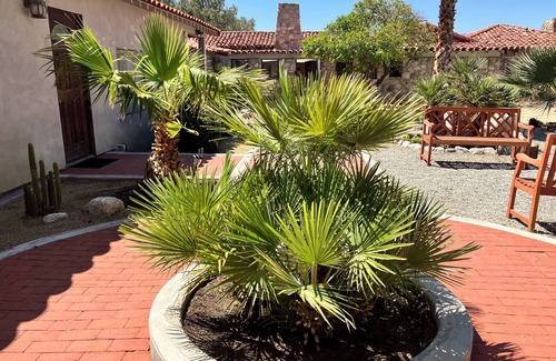 Desert Hot Springs House | MARY PICKFORD ESTATE IN DESERT HOT SPRINGS 9 BEDROOMS AND 7.5 BATHS EVENTS
