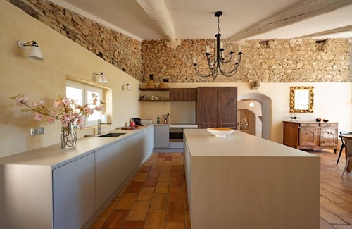 Eygalieres Villa | Mas Art et Soleil - Three Bedroom Villa, Sleeps 6
