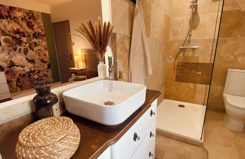 La Baume-de-Transit Bed & Breakfast | Mas Belvega guest house