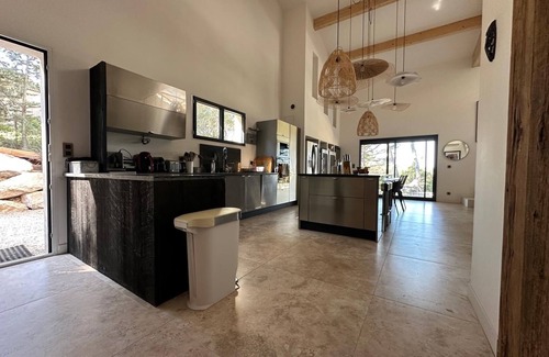 Ventabren House | Mas de l'Esquirou in the heart of Provence, just outside Aix-en-Provence