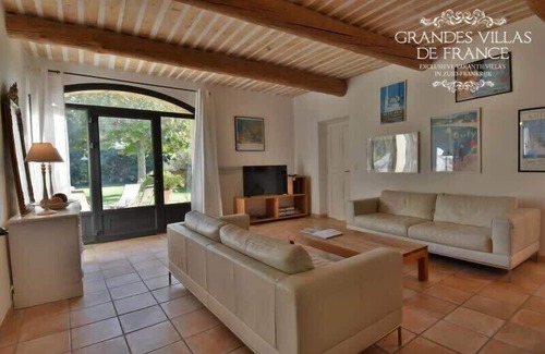 Robion Villa | Mas de Rêves Summary: