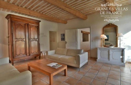 Robion Villa | Mas de Rêves Summary: