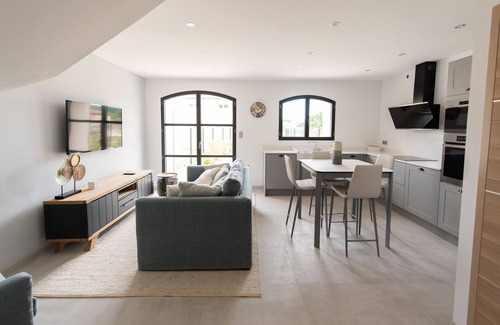 Salon-de-Provence Other | Mas en Provence Avec Piscine un Havre de Paix Pour se Ressourcer