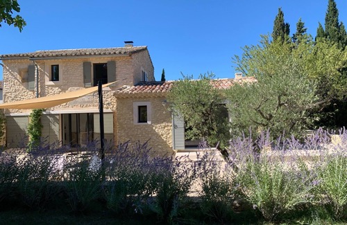 Eygalieres Villa | Mas totally renovated 5 bedrooms with swimming pool in the heart of the Alpilles 800m village