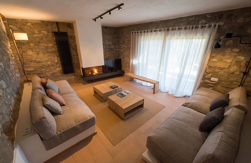 Osor Apartment | Masia La Piconera (Petit Luxe)