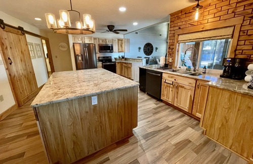 Old Homosassa House | Mason Creek Lodge - Waterfront Pool Home - Fishing - Scalloping