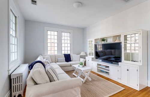 Taylor Run House | Masonic View House- Alexandria City, near Metro & Old Town, Spacious 5 bedroom