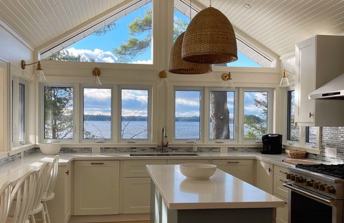 Muskoka Lakes Cottage | Masons Dunlookin - sleeps 18 - lake muskoka waterfront property-newly renovated