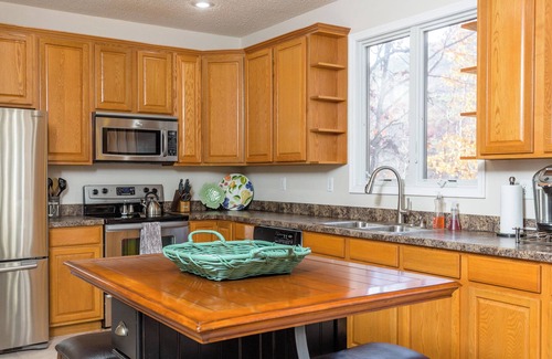 Massanutten House | Massanutten Retreat with Screened Porch & Media Room!