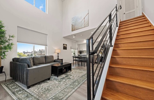 Center City Apartment | Massive 8 Bedroom Complex, 2 Garage Parking