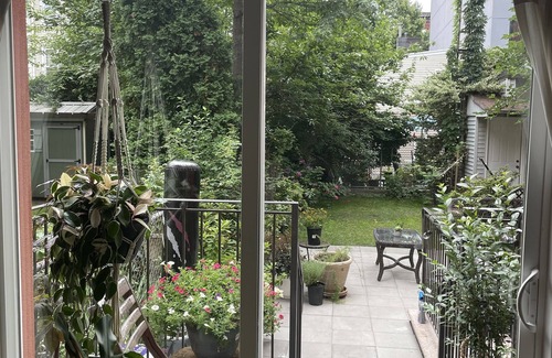 Greenpoint Apartment | Massive duplex with gorgeous backyard in Greenpoint few min from subway