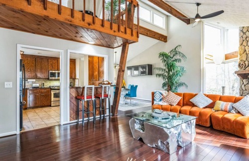 Marietta House | Massive home in a great area!