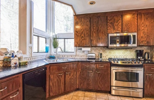 Marietta House | Massive home in a great area!