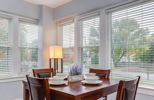 Southside House | Massive Home near Airport w/ Yard and free parking