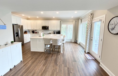Gainesville House | Massive Lakehouse - Infinity Pool, Hot Tubs, Dock, Firepit