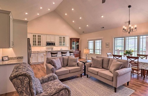 Candler House | Massive Mountain Retreat, 12 Miles to Asheville!