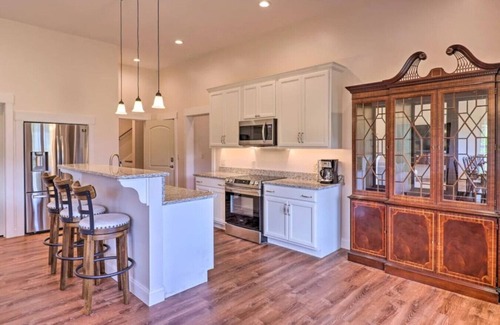 Candler House | Massive Mountain Retreat, 12 Miles to Asheville!