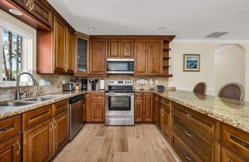 Dania Beach House | Massive Multi Family Home with Pool - Walk to Casino & Near the Beach!