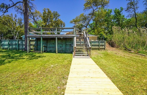 Mary Esther House | Massive Waterfront Wonder with 5 Bedroom & Boat dock/Pet-Friendly.
